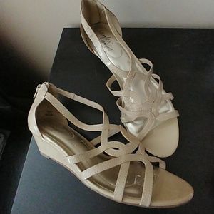Ladies mini wedge tan neutral size 9.5